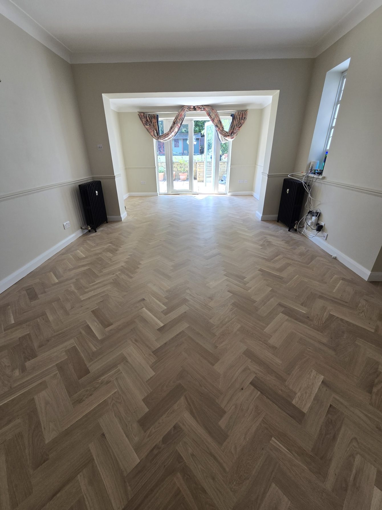 New oak herringbone parquet floor installed in a Purley CR8 living room by Howard Naish